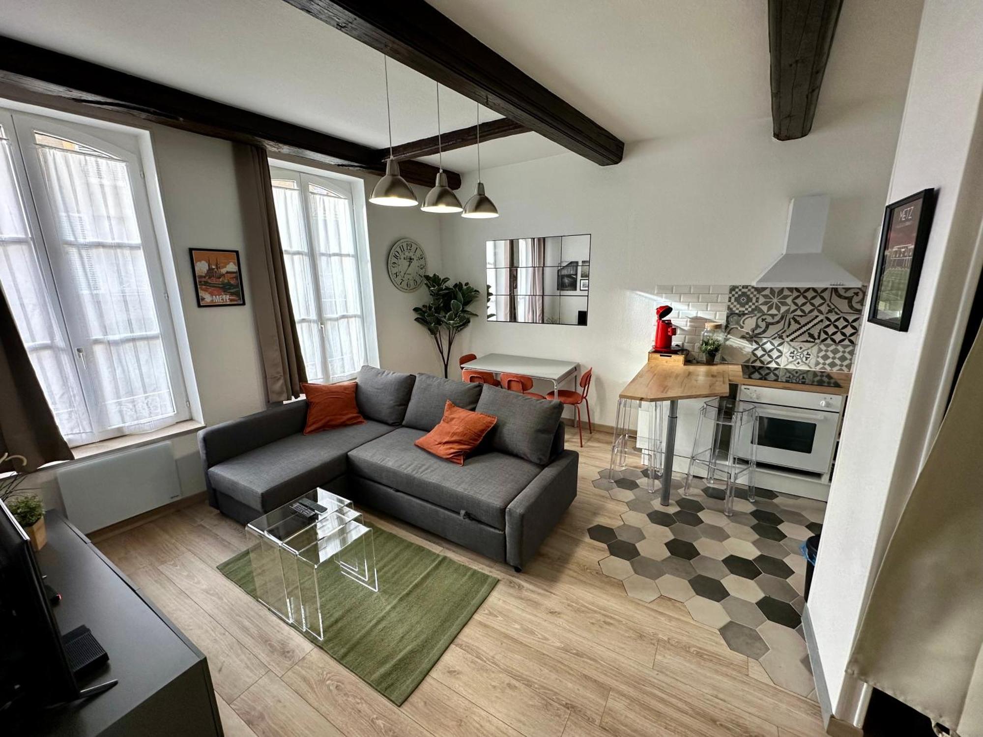 Lecathedrale : F2 Au Coeur De Metz ! Apartment Luaran gambar