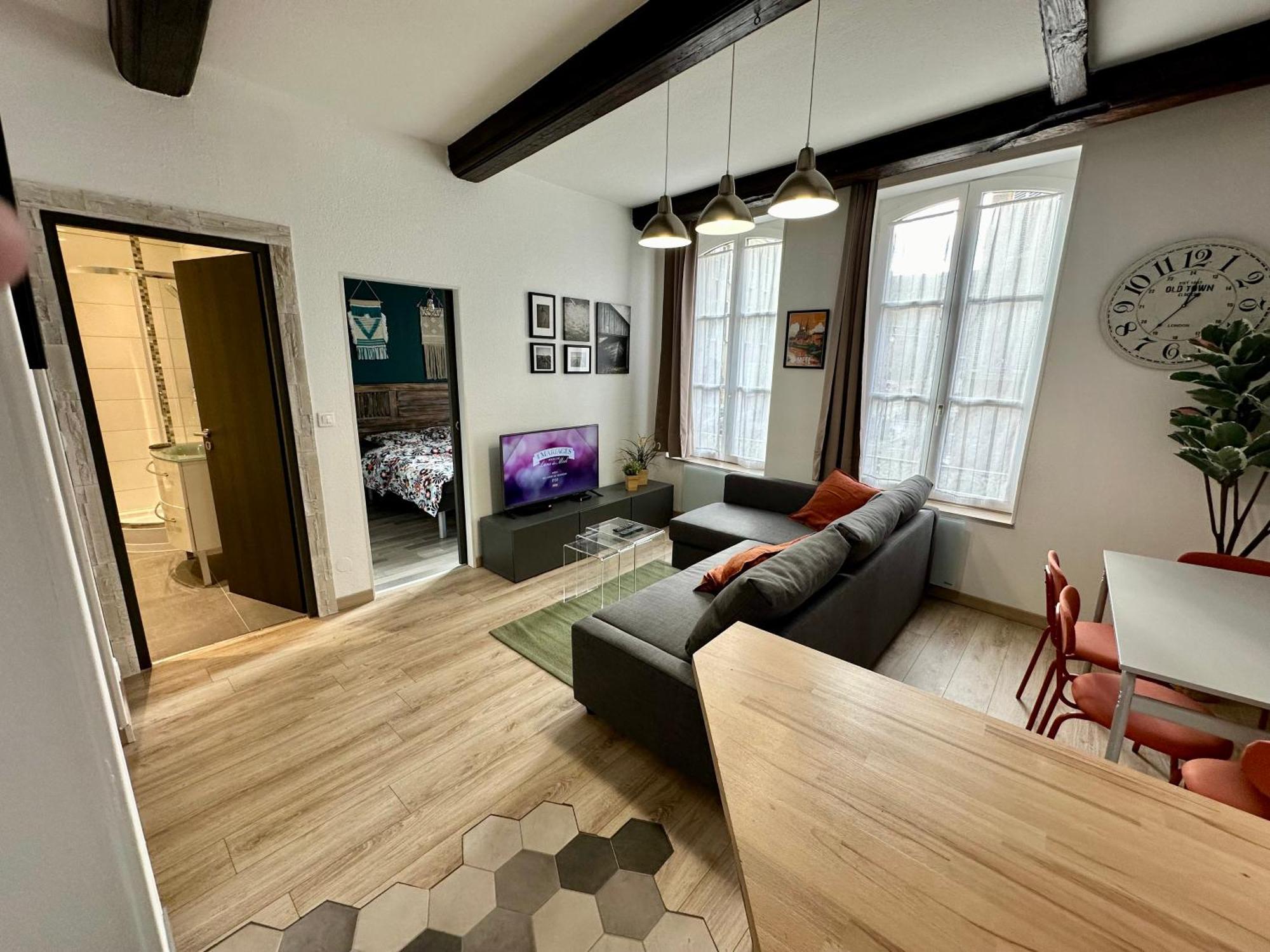 Lecathedrale : F2 Au Coeur De Metz ! Apartment Luaran gambar